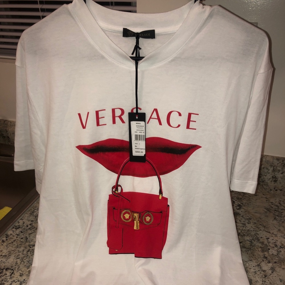 Brand new, never worn. Versace t-shirt L